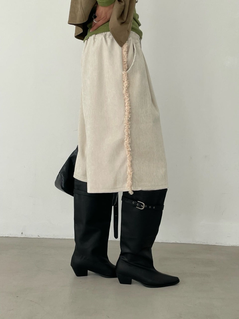 Wide-Leg Tassel Shorts Light Beige side view styled 2