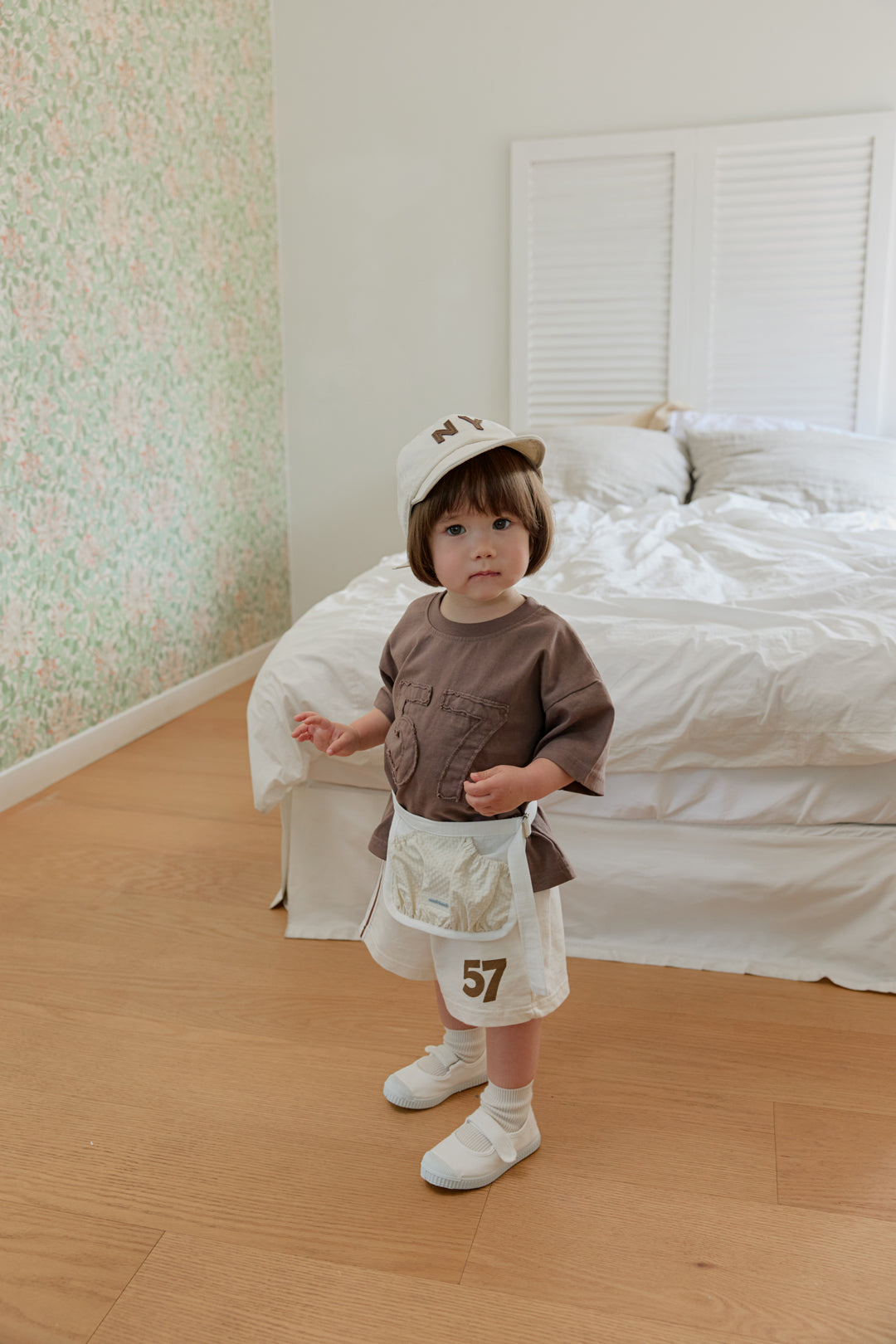 Onu '57' Appliqué Tee & Side-Stripe Shorts Set (+ Optional NY Ball Cap)