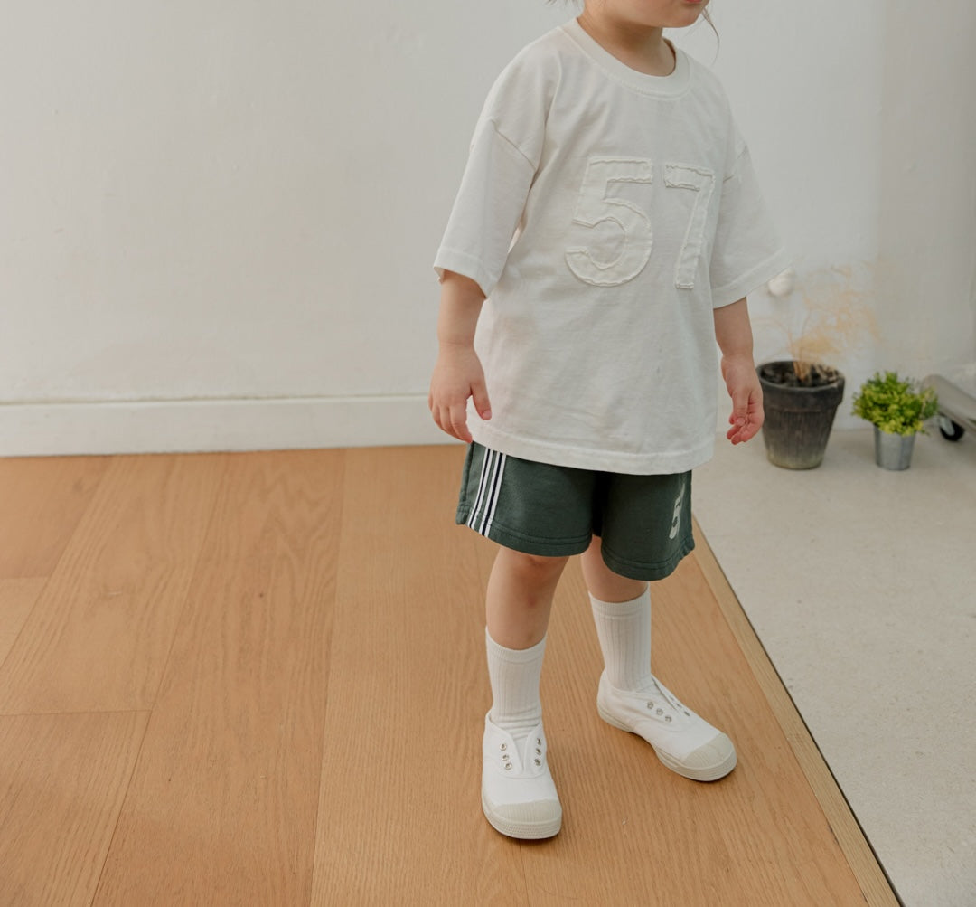 Onu '57' Appliqué Tee & Side-Stripe Shorts Set (+ Optional NY Ball Cap)