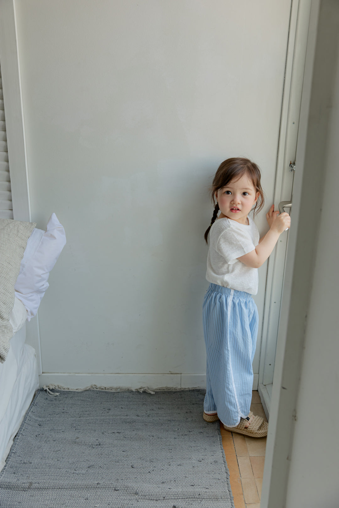 Onu Back U-Neck Tee & Stripe Wide Pants Set