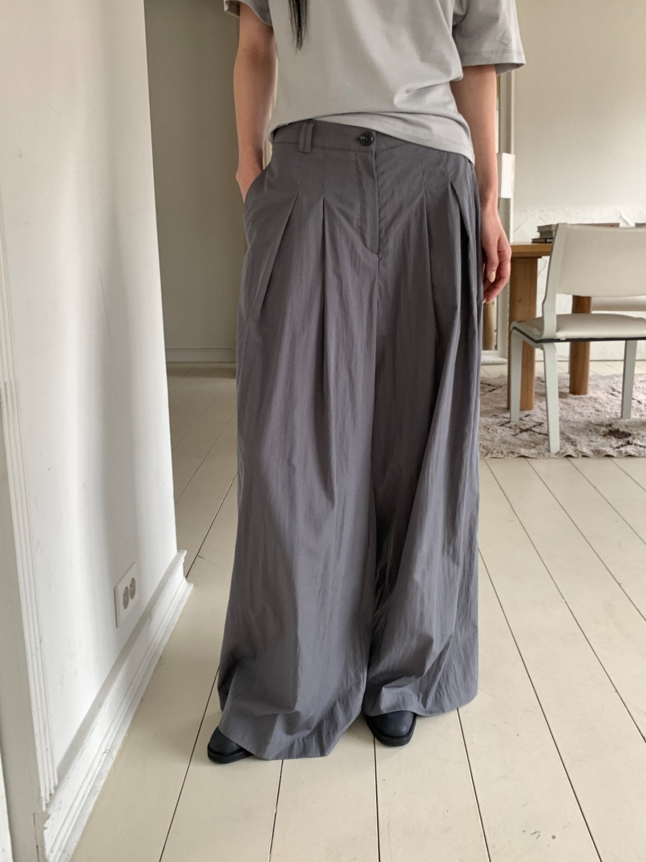 Pantaloni ampi plissettati