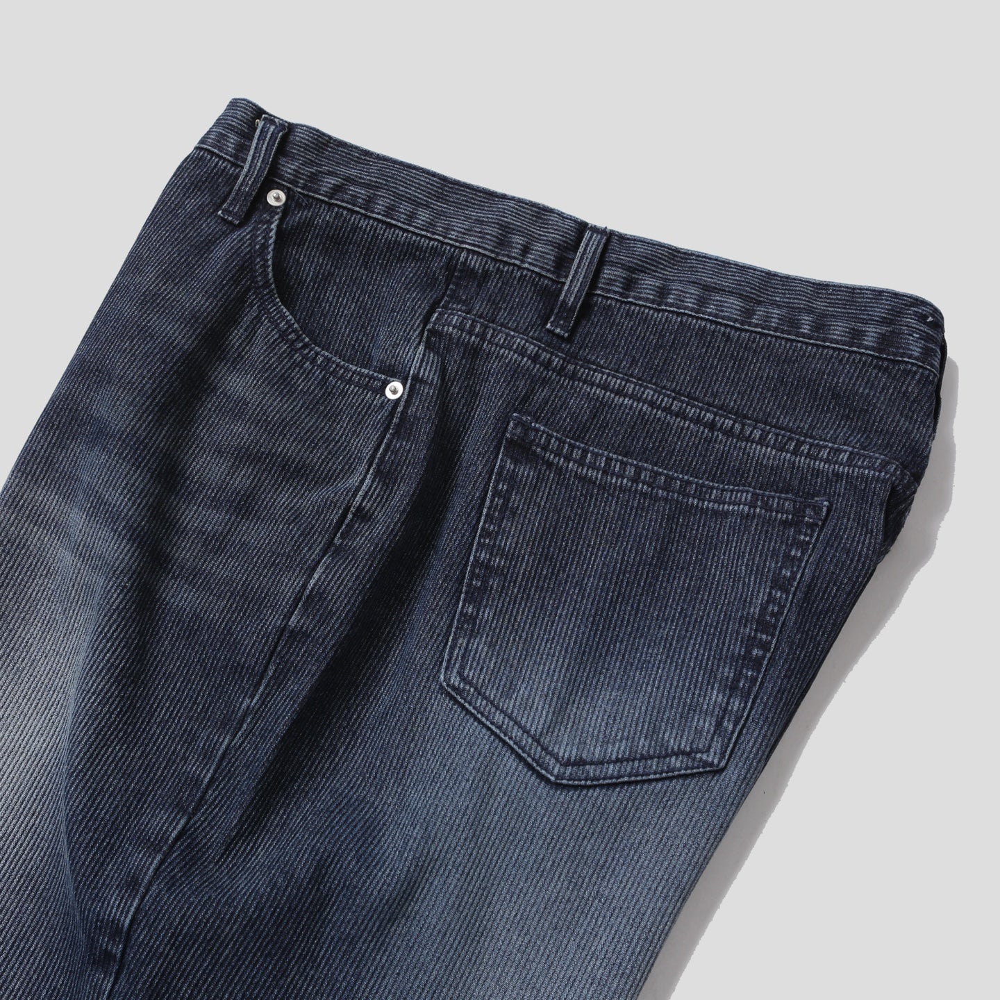 Jeans ampi in velluto a coste in vita