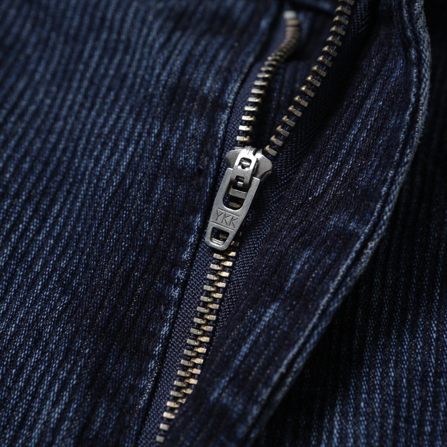 Jeans ampi in velluto a coste in vita