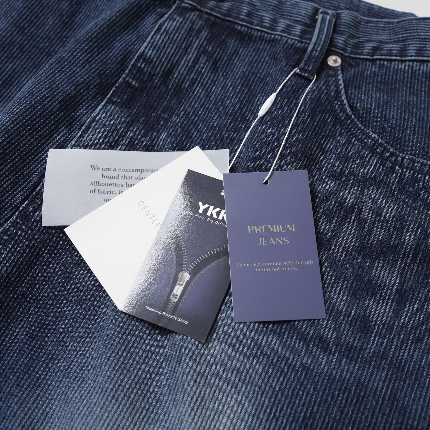 Jeans ampi in velluto a coste in vita