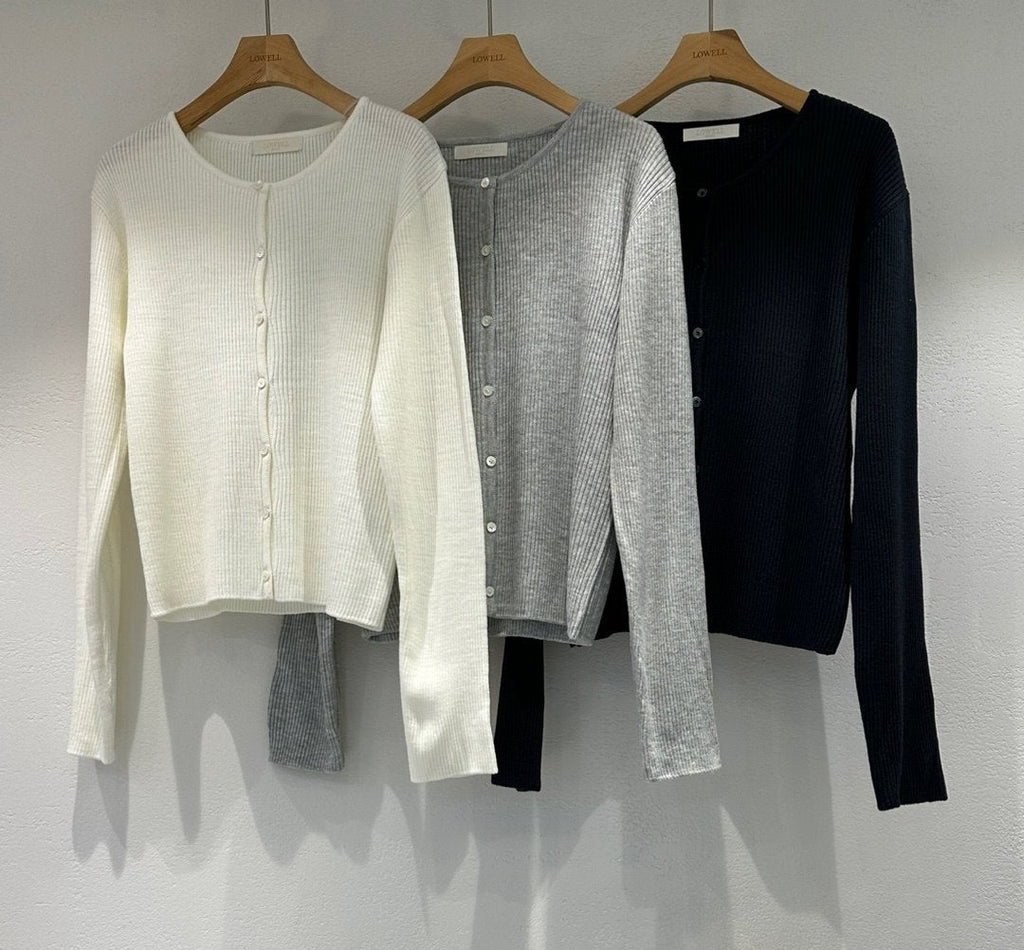 Top in maglia a costine con bottoni