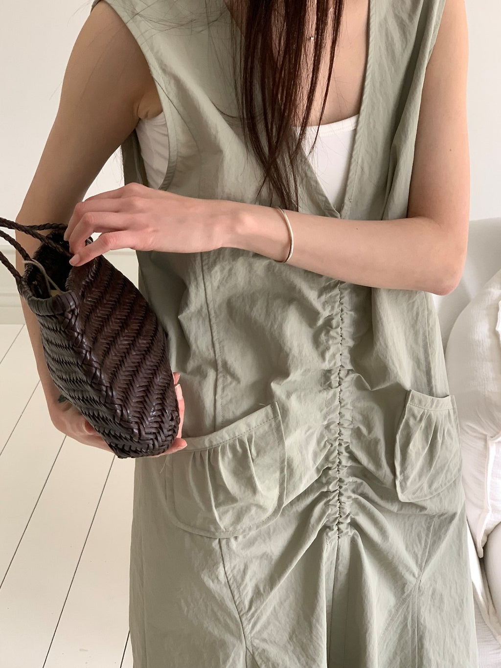 Vestito intero in nylon con tasche arricciate