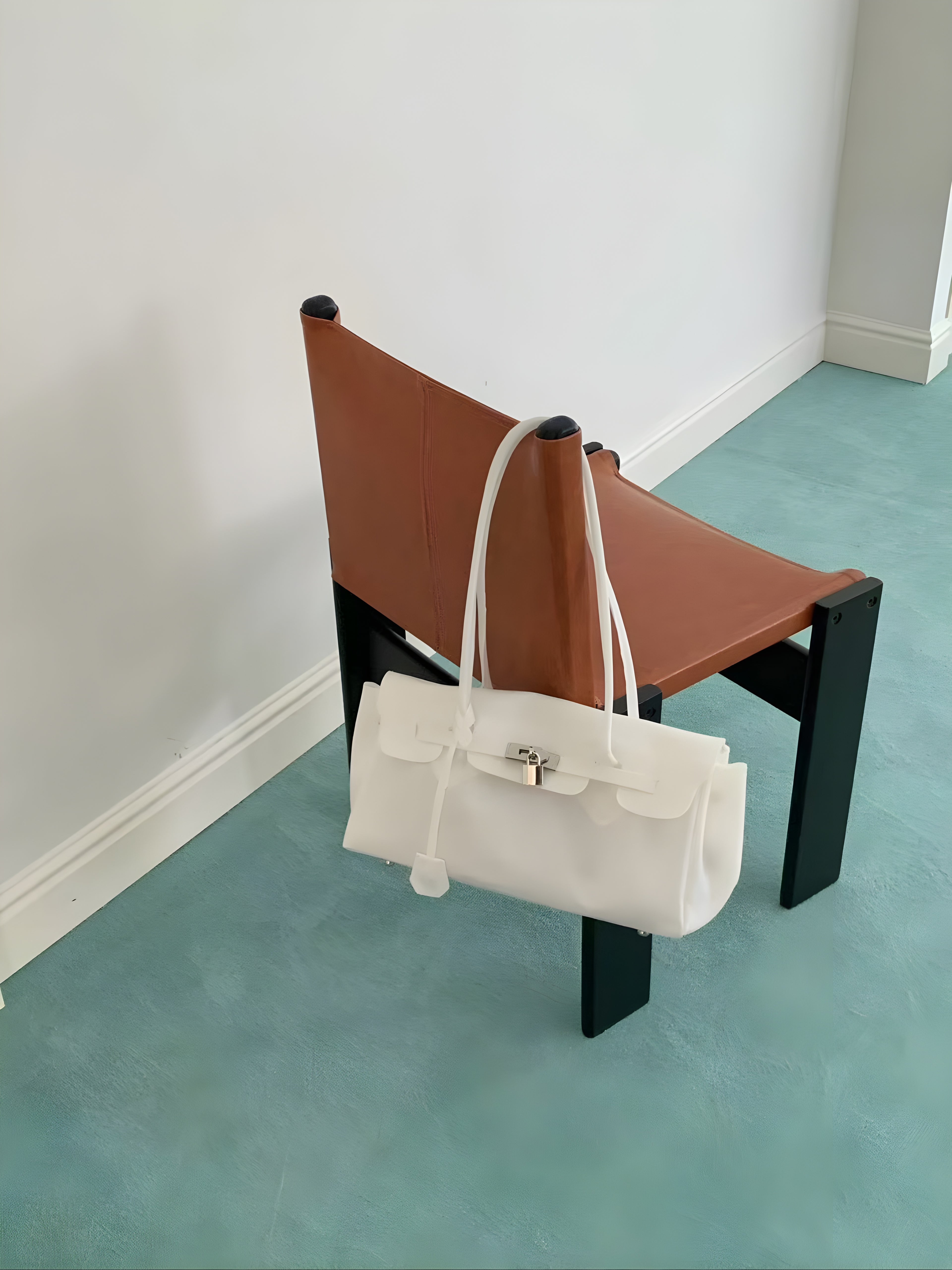 Seoro birkin style baguette jelly bag in White, turn-lock and padlock hardware close-up