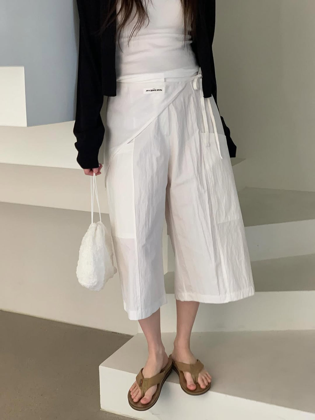 Pantalon large avec détail de taille à nouer