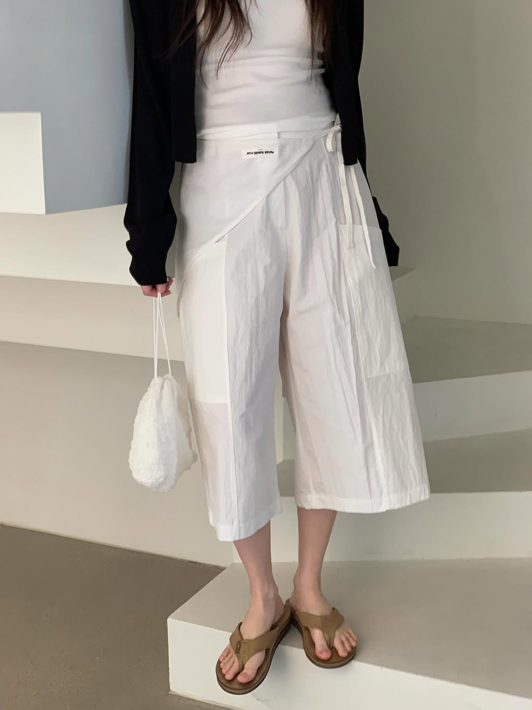 Pantalon large avec détail de taille à nouer