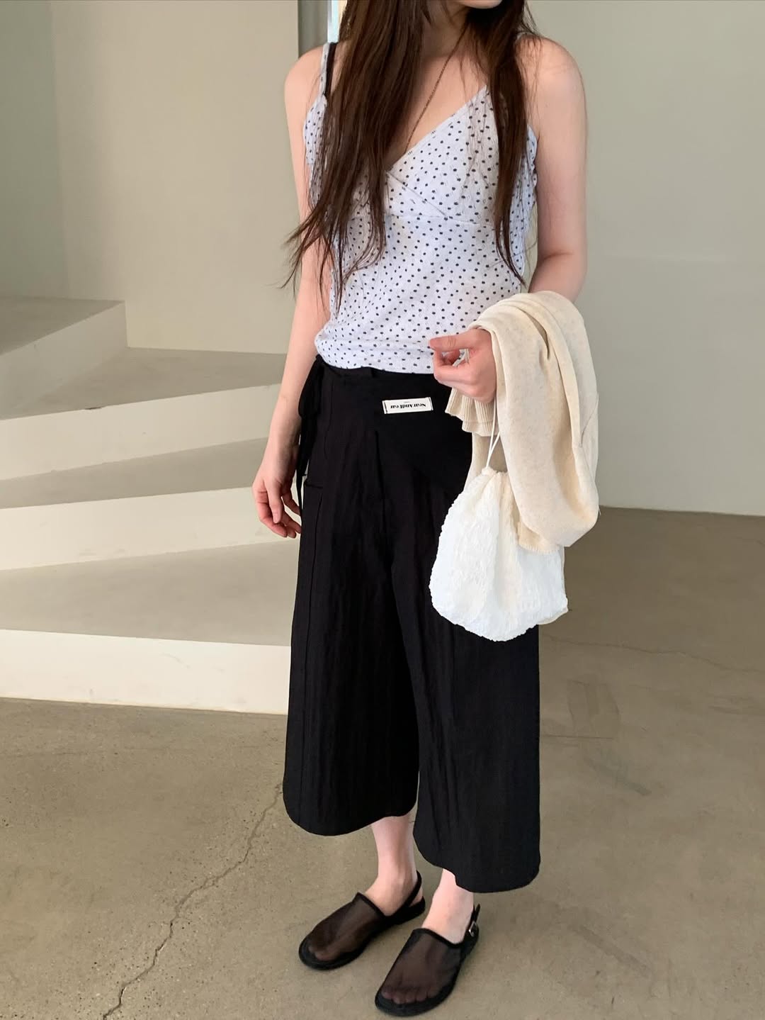 Pantalon large avec détail de taille à nouer
