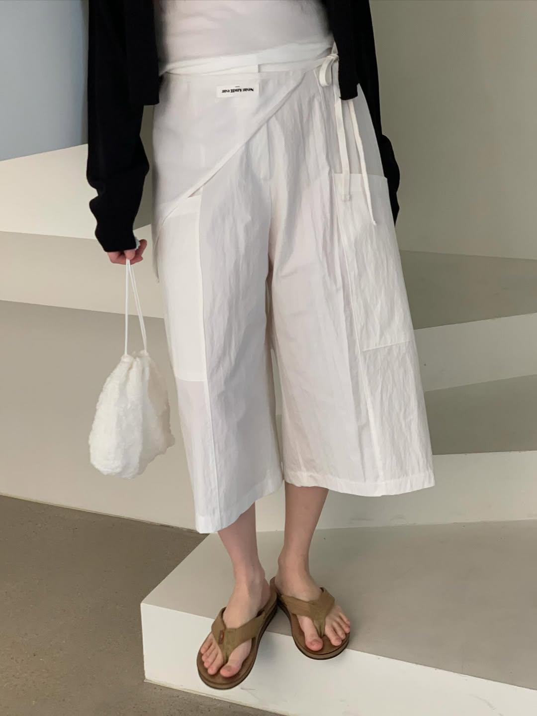 Pantalon large avec détail de taille à nouer
