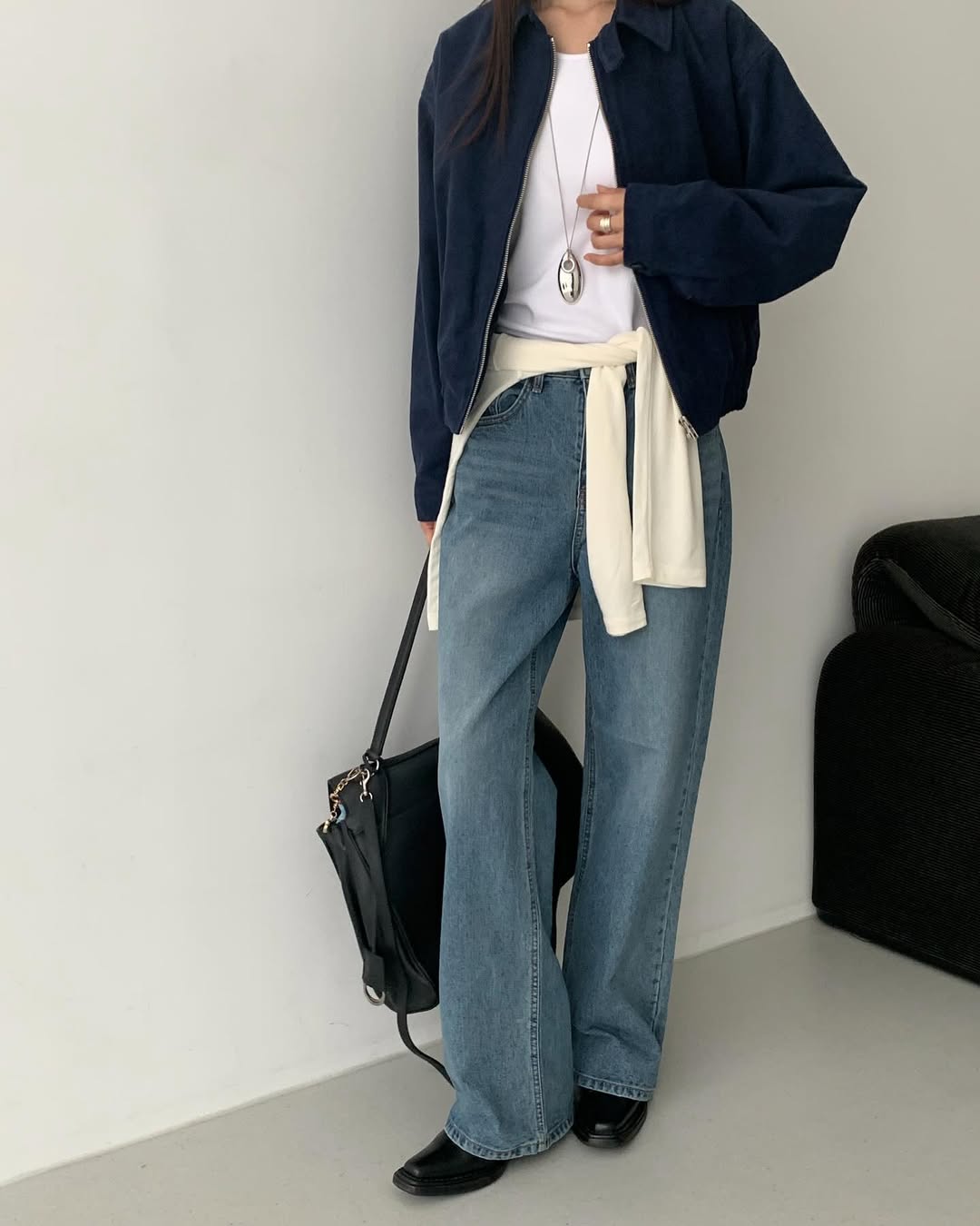 #220 Pantaloni Jeans a Gamba Larga — Lavaggio Medio