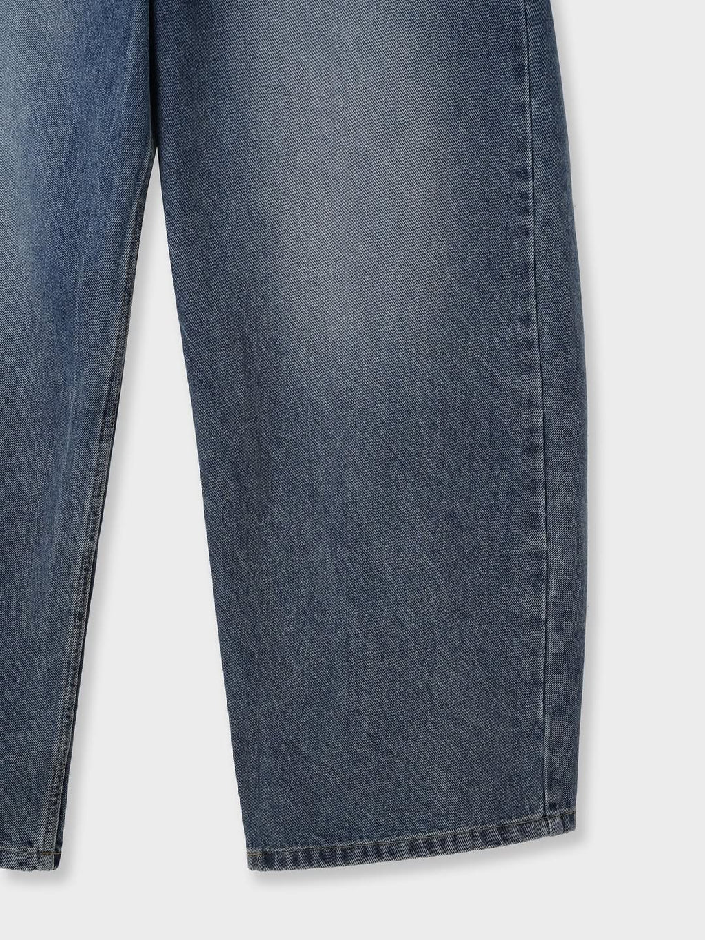 Jean sculpté à jambe large avec couture incurvée