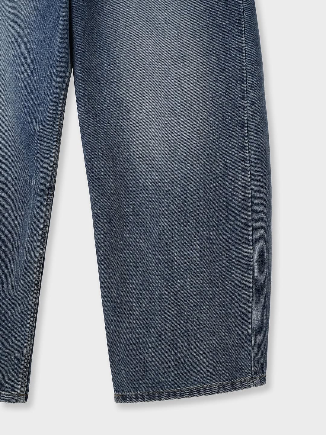 Jean sculpté à jambe large avec couture incurvée