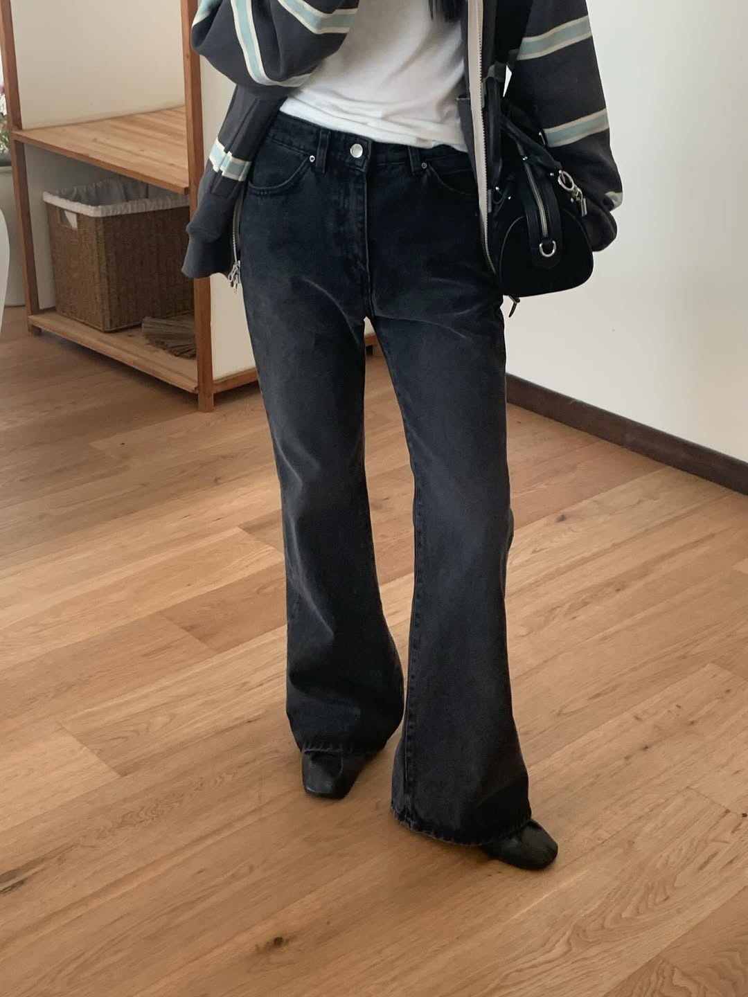 #231 Jeans Bootcut — Lavaggio Nero Sbiadito