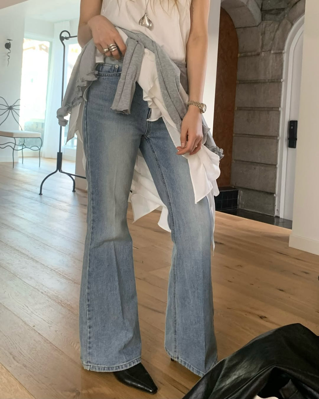 Pantaloni in denim svasati a vita media