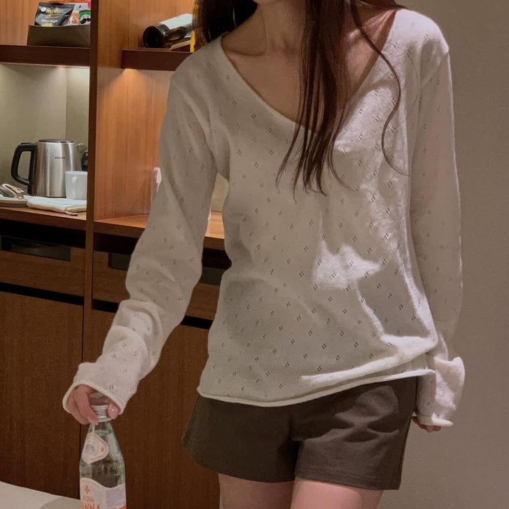 Top a maniche lunghe con scollo a V traforato | Prodotto in Corea