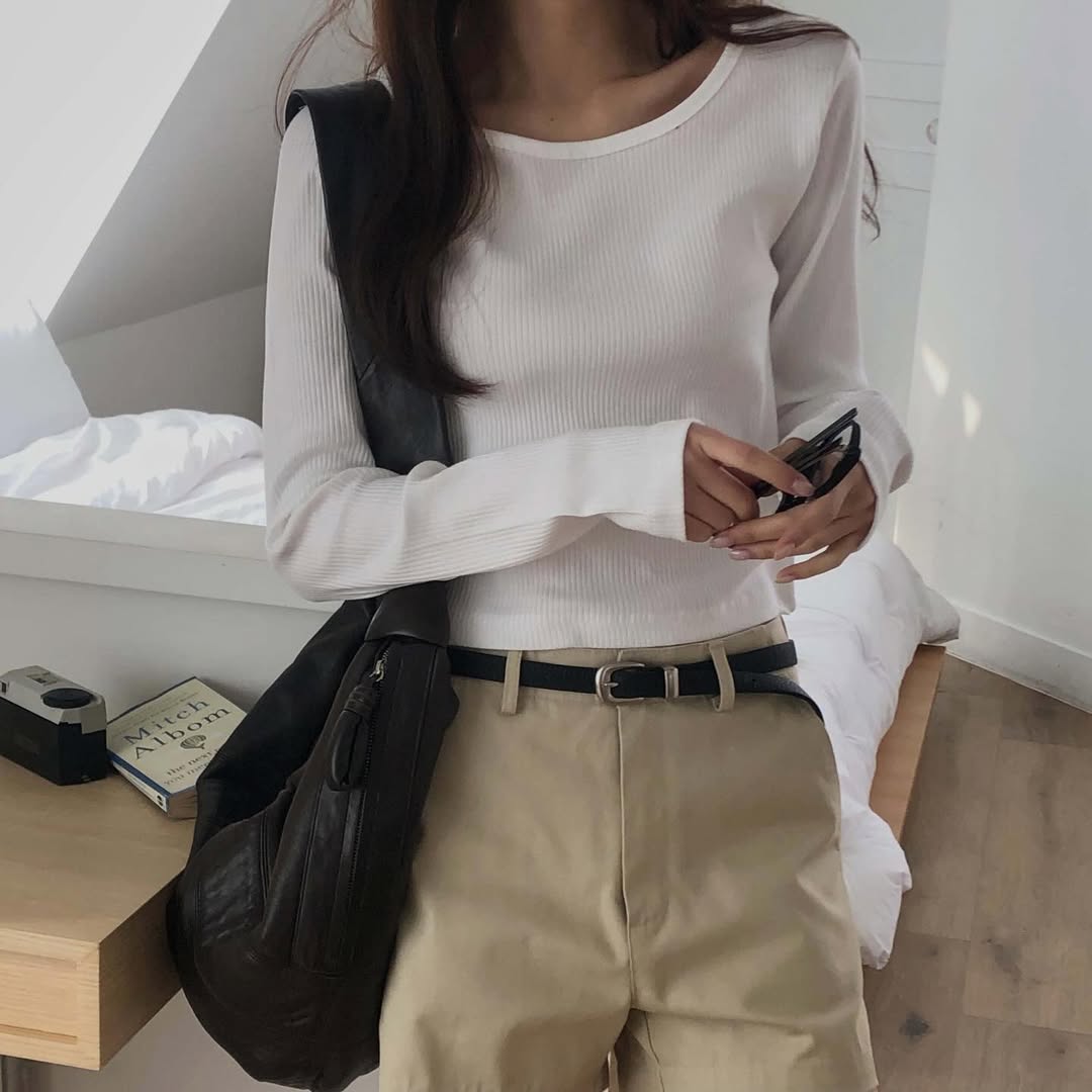 Top a maniche lunghe a costine vestibilità slim | Minimalista coreano