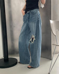#246 Jeans semi-sblusati strappati al ginocchio — Effetto vissuto