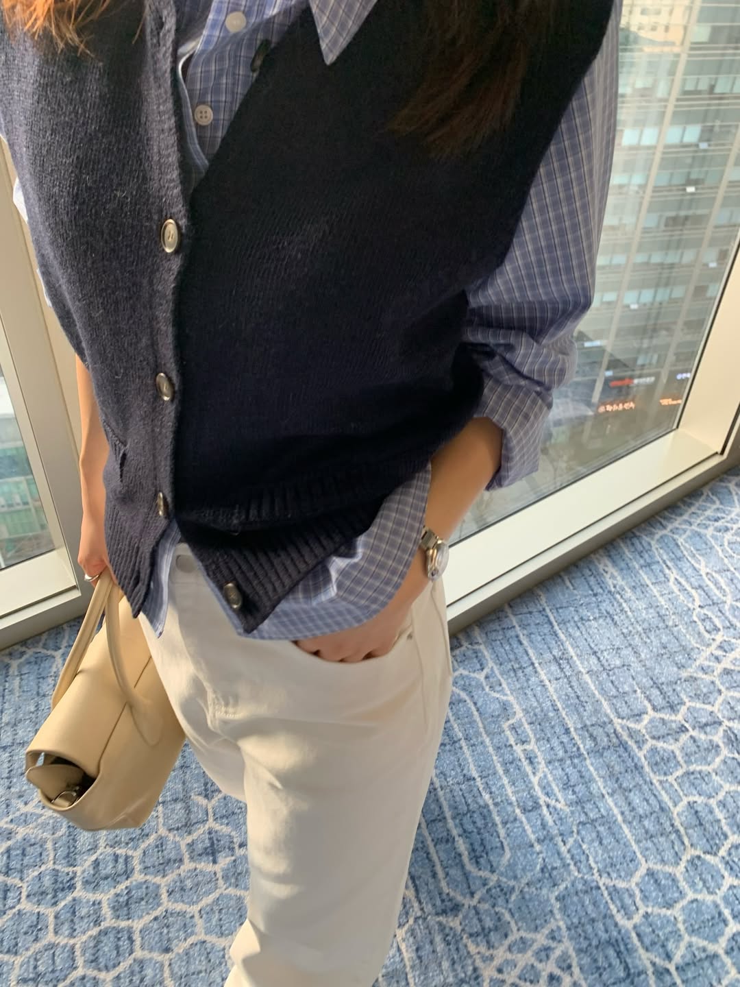 Gilet en maille à col en V et boutonnage sur le devant, rangée de mailles fines