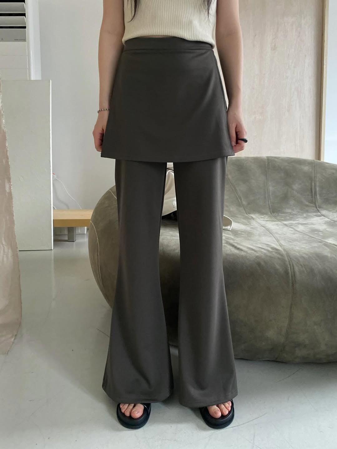 Pantaloni a zampa a strati con gonna