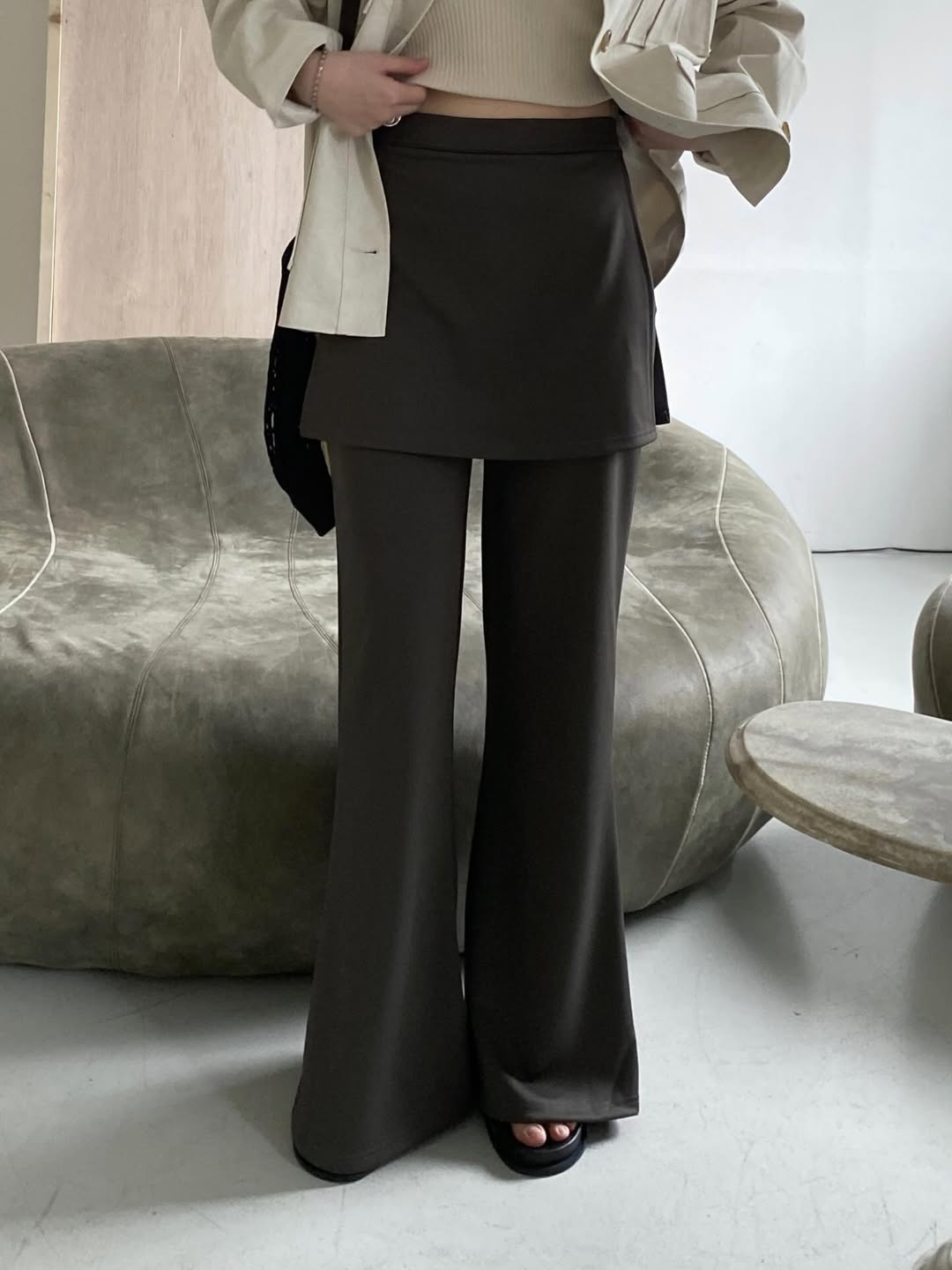 Pantaloni a zampa a strati con gonna