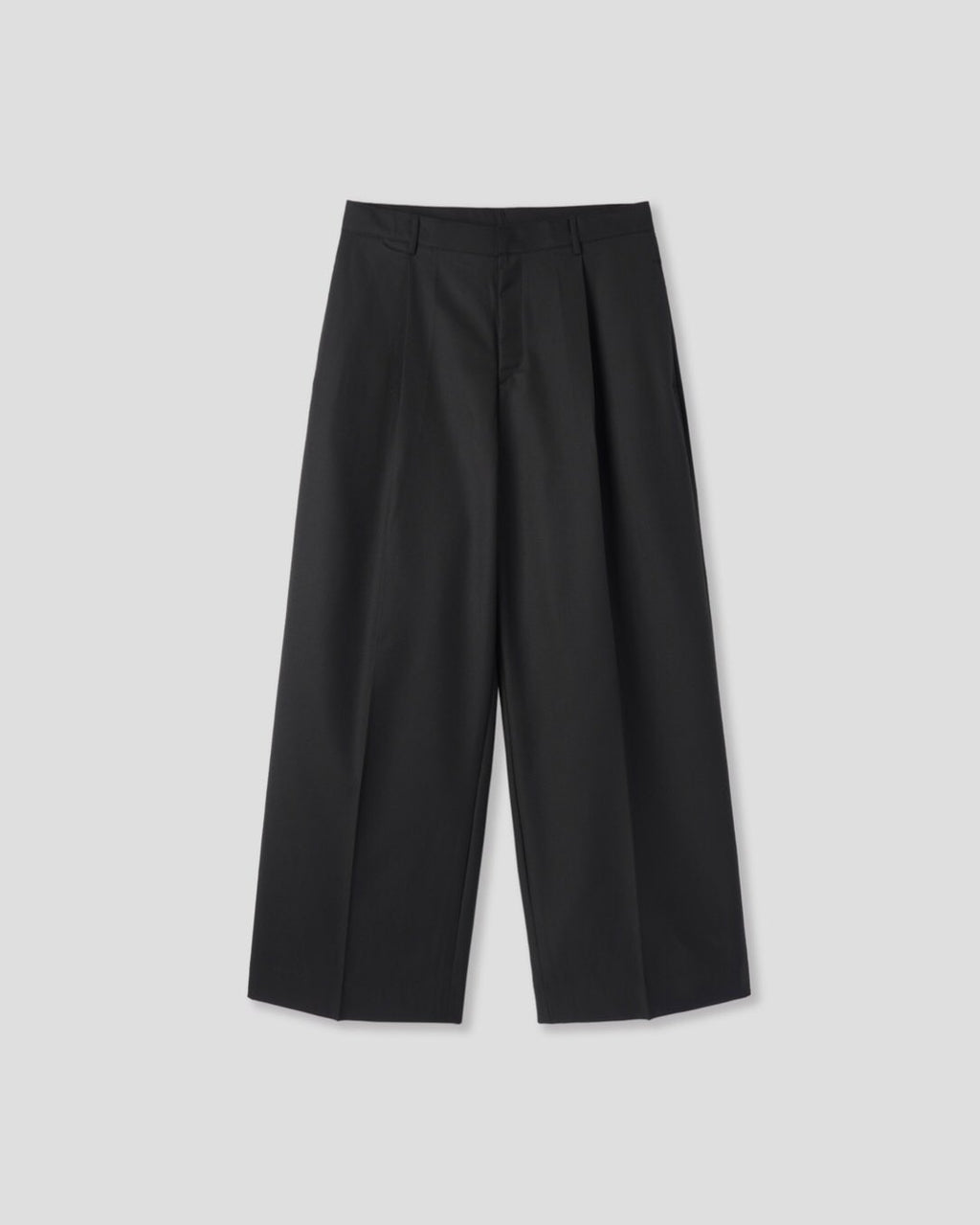 Corkage oversized one-tuck wide leg slacks in Charcoal, styled on model side view with white top