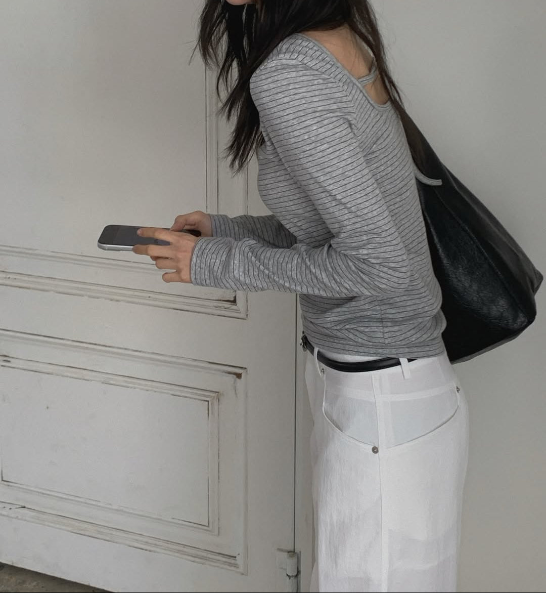 Top a maniche lunghe con scollo a U a righe sul retro