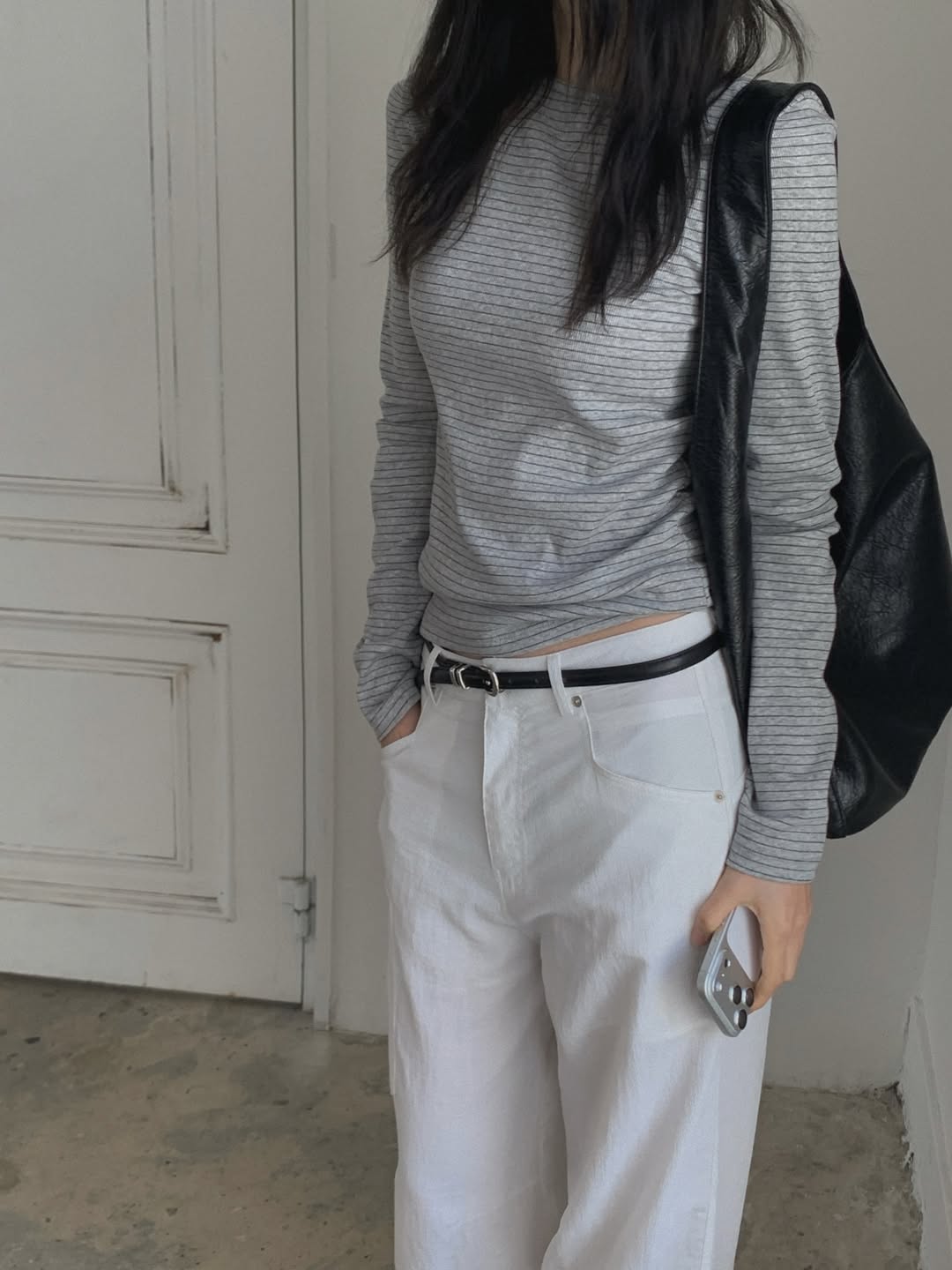 Top a maniche lunghe con scollo a U a righe sul retro