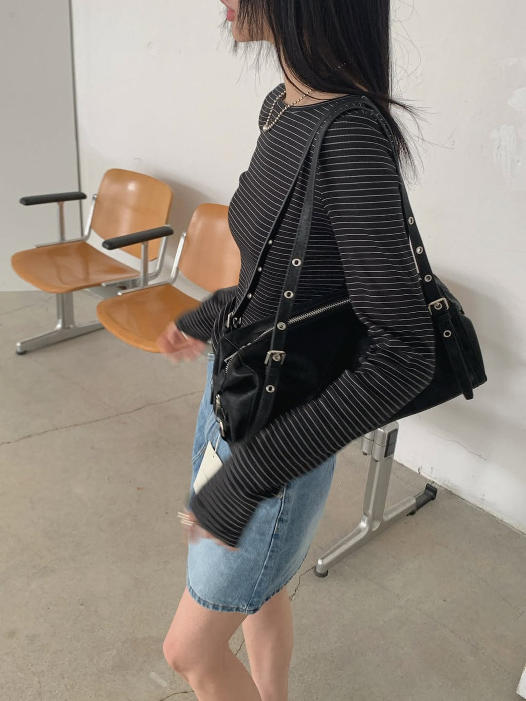 Top a maniche lunghe con scollo a U a righe sul retro
