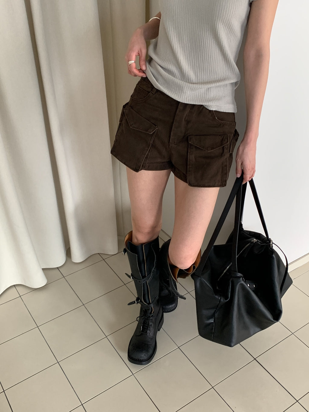 Vive L cargo shorts in Brown, styled look with boots
