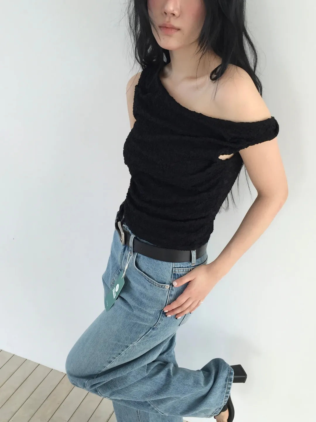 Lovemoment Lace Twisted One-Shoulder Crop Top