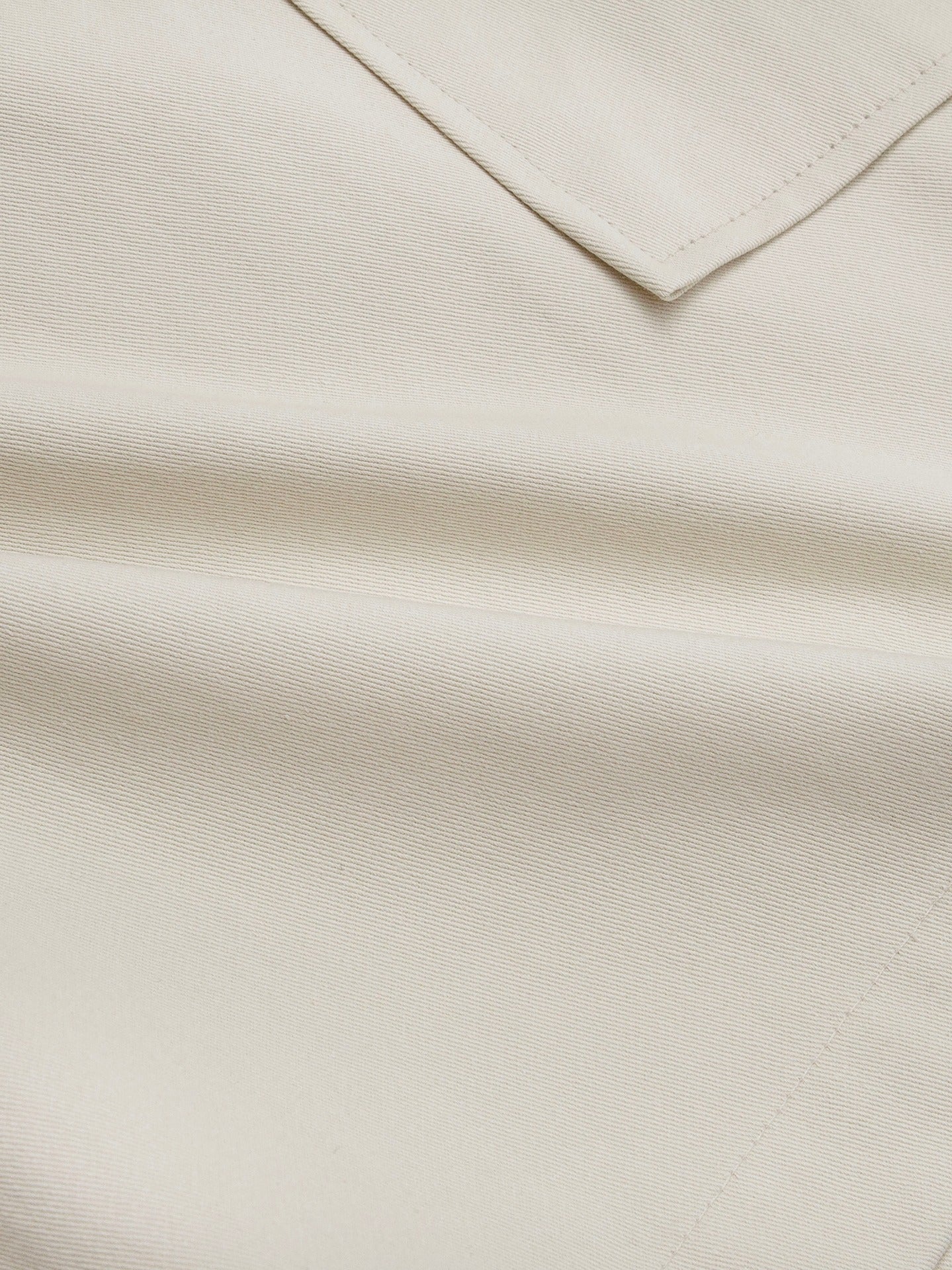 Twill Diagonal Zip Cargo Bermuda Shorts — waistband detail