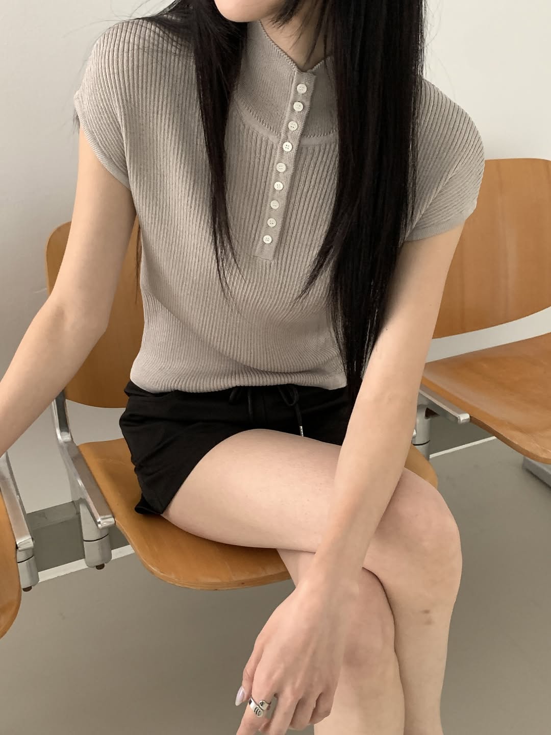 Merrymore Ribbed Henley Neck Cap Sleeve Cropped Knit Top