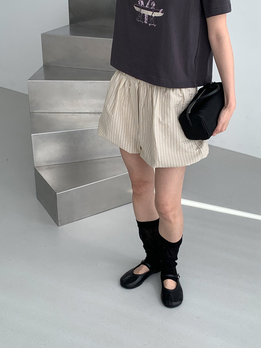 Vive L striped balloon shorts in Beige, front view styled