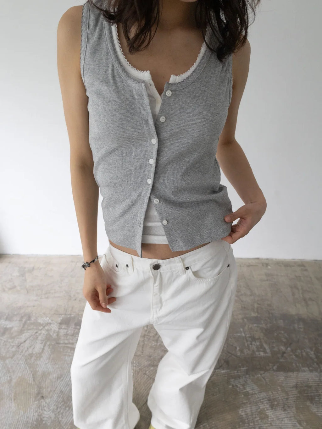 (2pack) Generation Lace Trim U-Neck Open Button Sleeveless Top