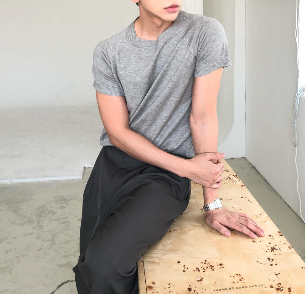 Raglan Sleeve Crew Neck Knit Tee — neckline detail
