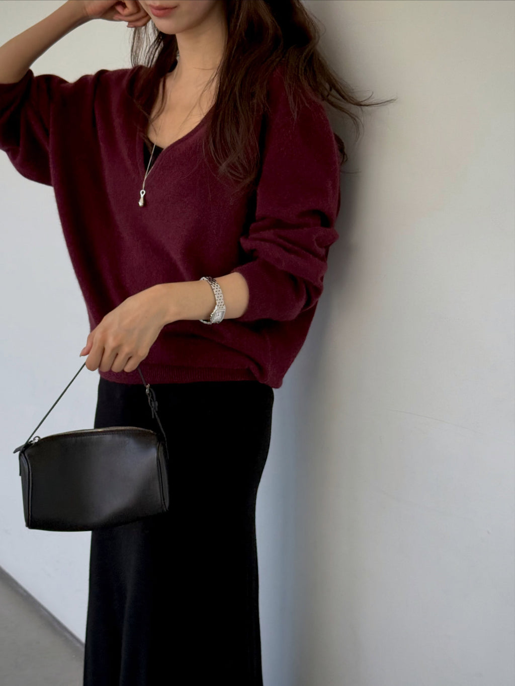 V-Neck Racoon Knit Sweater Burgundy styling