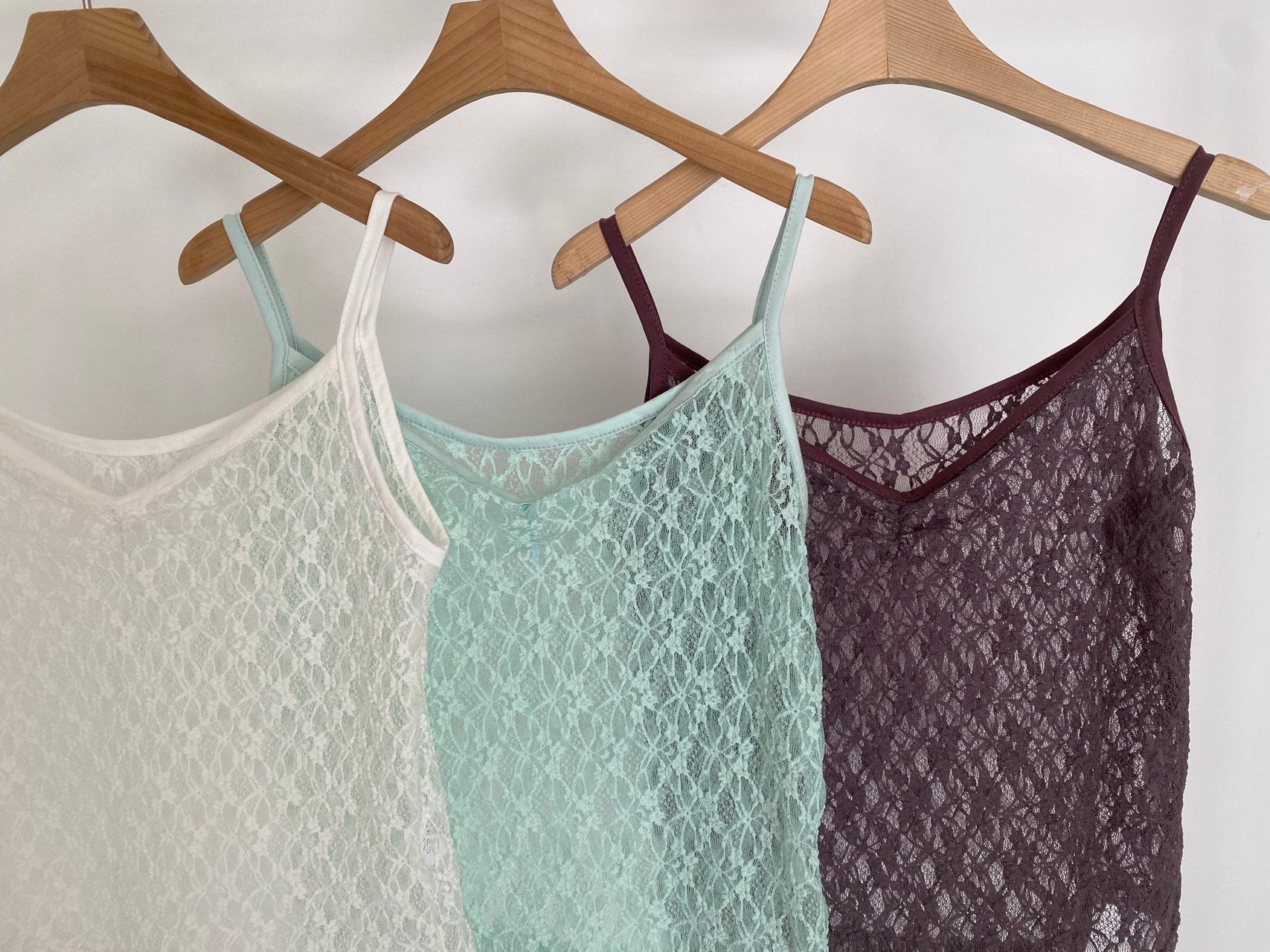 (2Pack)NueFlash Floral Lace V-Neck Crop Camisole