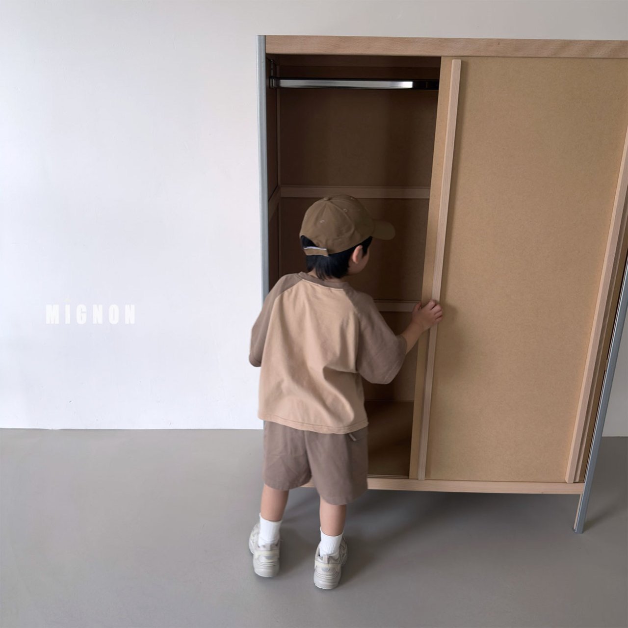 Mignon Milk Graphic Raglan Tee & Cargo Shorts Set — Cotton — Kids