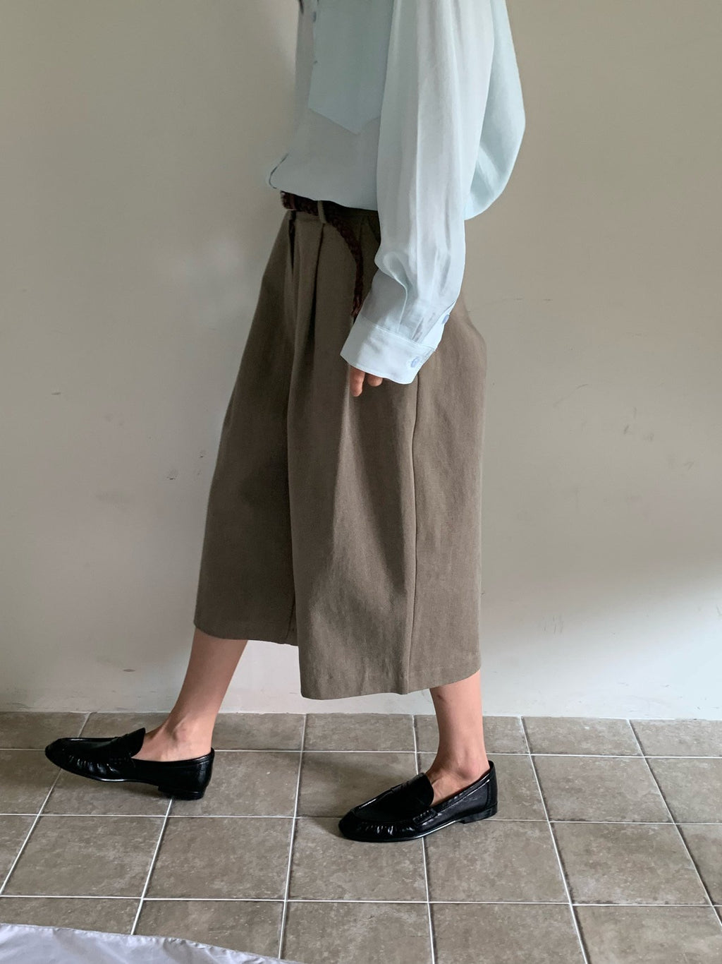 Pin-Tuck Wide Leg Bermuda Pants