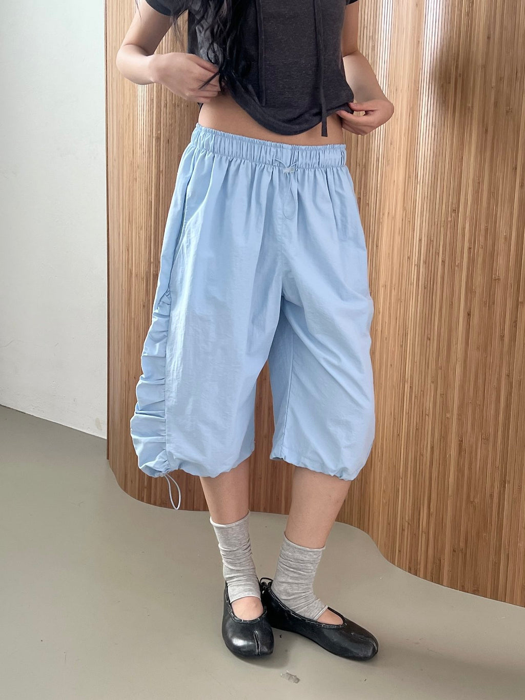 ASKHAKI Side Shirring Drawstring Hem Wide Bermuda Pants