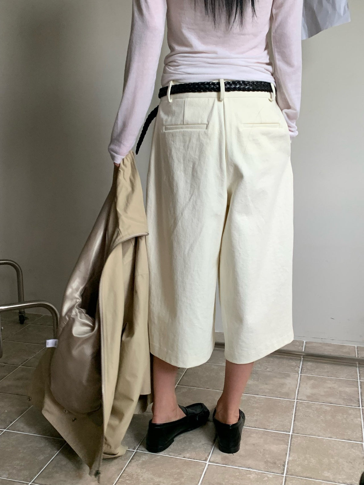 Pin-Tuck Wide Leg Bermuda Pants