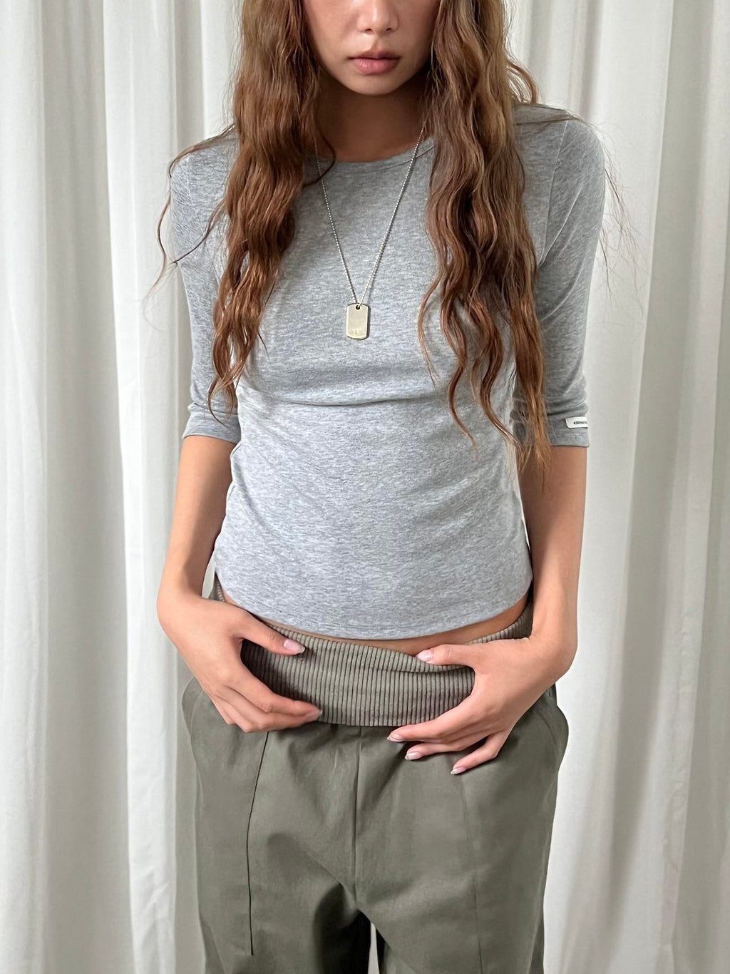 Askhaki Crew Neck Cropped Three-Quarter Sleeve Top