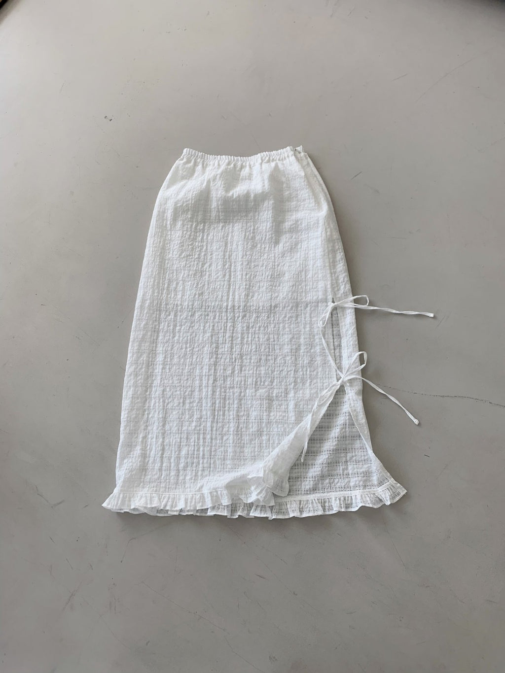 Bysugar Crinkle Texture Midi Skirt — Side Tie Slit with Ruffle Hem