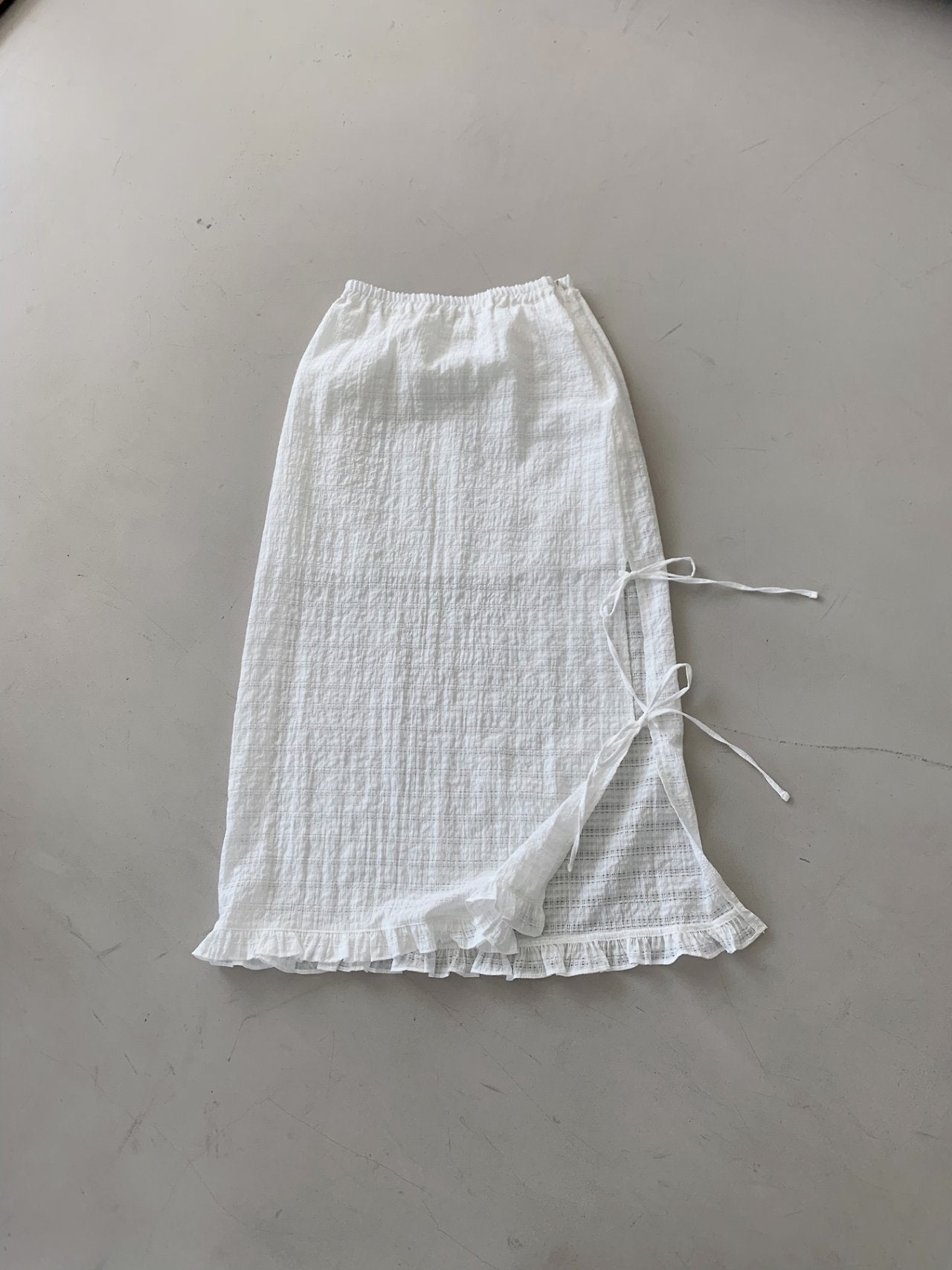 Bysugar Crinkle Texture Midi Skirt — Side Tie Slit with Ruffle Hem