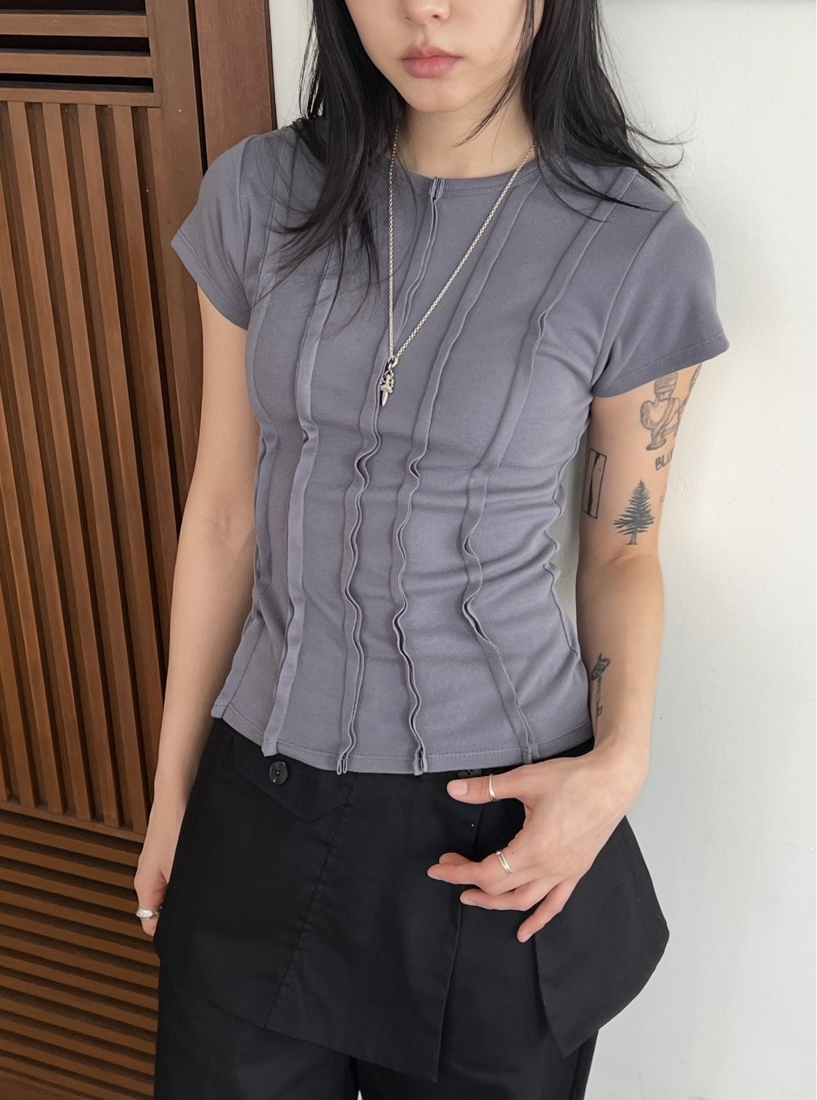 (2Pack) ASKHAKI Vertical Cut-Out Detail Cropped Tee