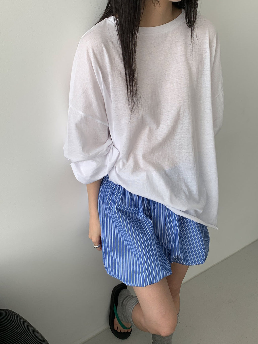 Vive L striped balloon shorts in Blue, back view