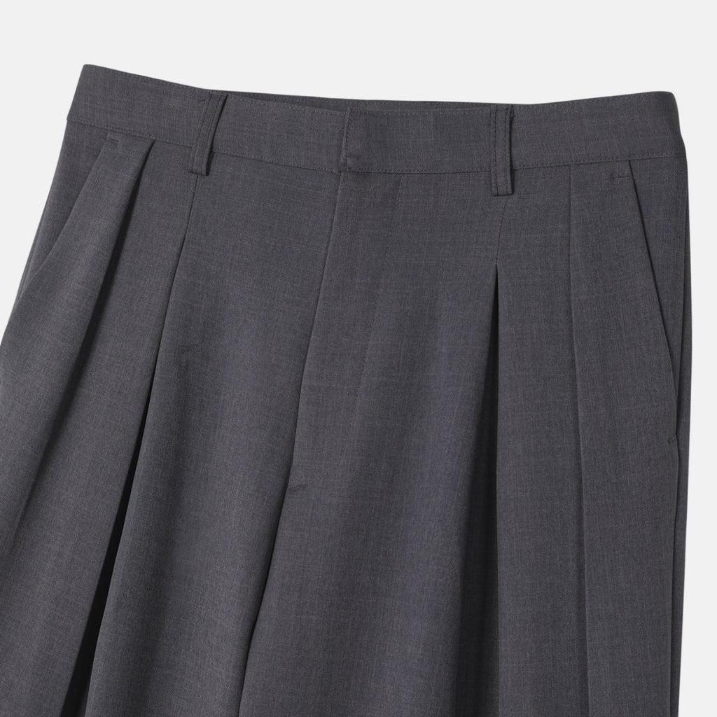 Pantaloni sartoriali a gamba larga con pinces