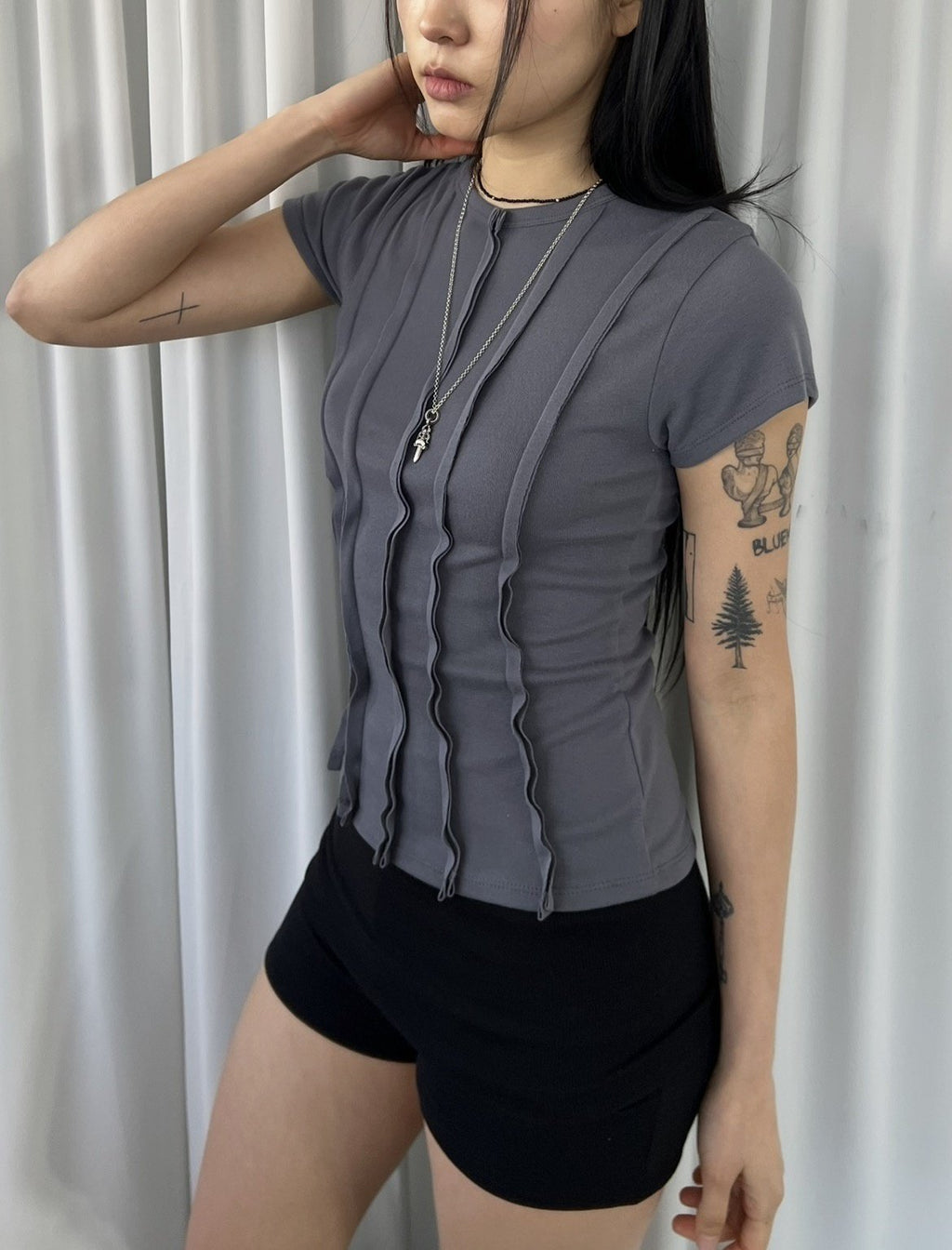 (2Pack) ASKHAKI Vertical Cut-Out Detail Cropped Tee